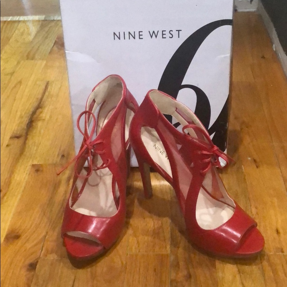 Nine West Red Leather Momentous Tie pumps sz 7.5